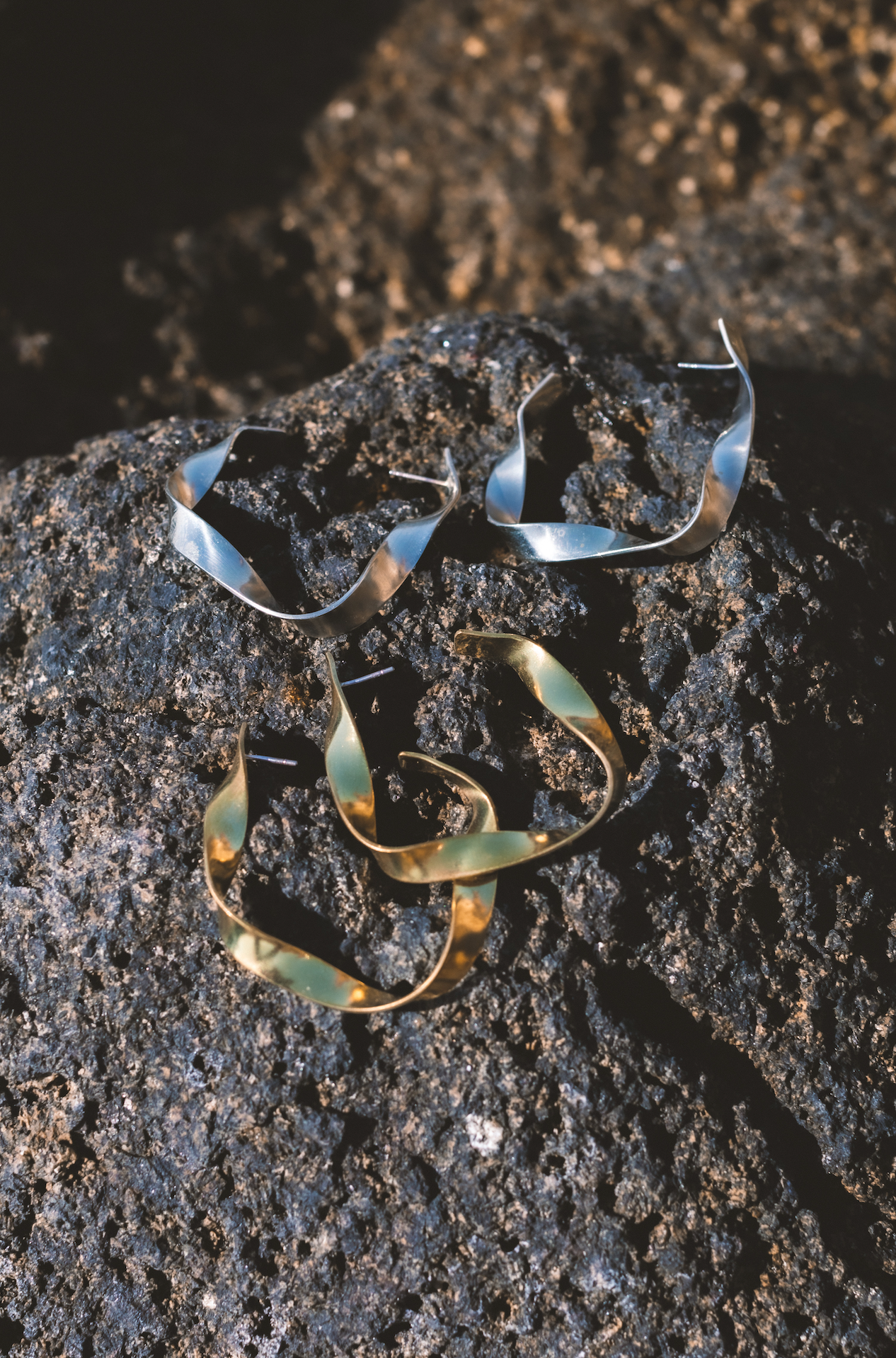 Earings Torsion Hoop Bronce